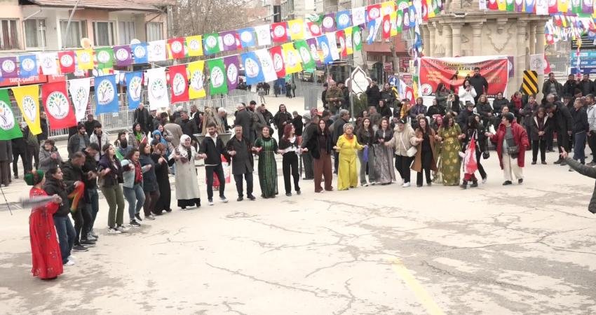 DEM Parti Malatya İl Örgütü tarafından Turan Emeksiz üst kavşağında