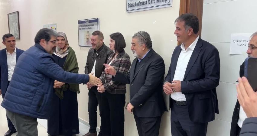 Demokratik Birlik İnisiyatifi Van’da STÖ temsilcileriyle buluştu: DEM Partili Kamaç: “Kürt tarafı üzerine düşeni yaptı, şimdi herkesin gözü iktidarda” Demokratik Birlik İnisiyatifi Eş Sözcüsü ve DEM Parti Diyarbakır Milletvekili