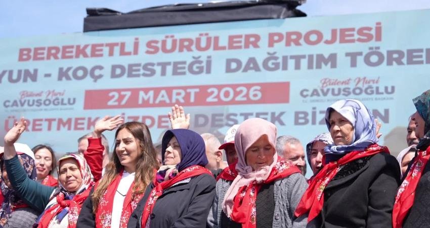 Denizli Büyükşehir Belediyesi’nden üreticilere 1182 küçük baş hayvan desteği Denizli Büyükşehir Belediyesi tarafından yerel ekonomiyi güçlendirmek ve küçükbaş hayvancılığı