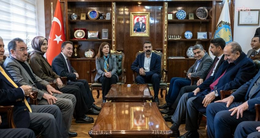 DEVA Parti Genel Başkanı Babacan’dan, Diyarbakır Büyükşehir Belediyesi’ne ziyaret Demokrasi ve Atılım Partisi (DEVA) Genel Başkanı Ali Babacan, Diyarbakır