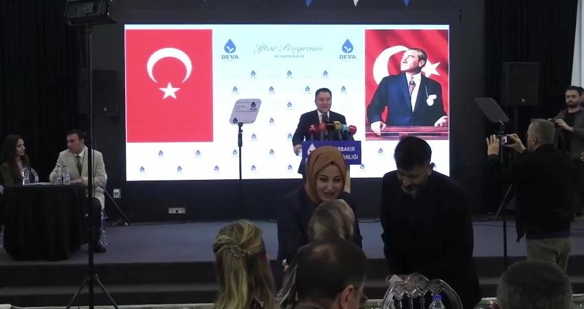 DEVA Partisi Genel Başkanı Babacan: İran’ın bölgedeki ülkeleri hedefleyen saldırıları kabul edilemez DEVA Partisi Genel Başkanı Ali Babacan, Diyarbakır’da katıldığı iftar programında