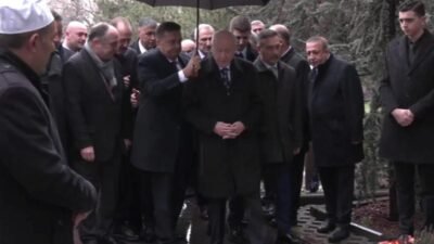 MHP Genel Başkanı Devlet Bahçeli, bayram namazı kılmasının ardından Alparslan