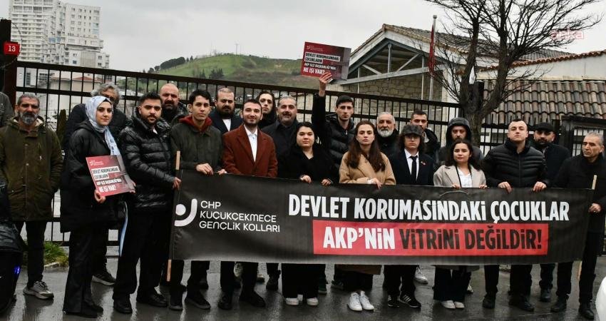 CHP Küçükçekmece Gençlik Kolları üyeleri, devlet koruması altındaki çocukların AK