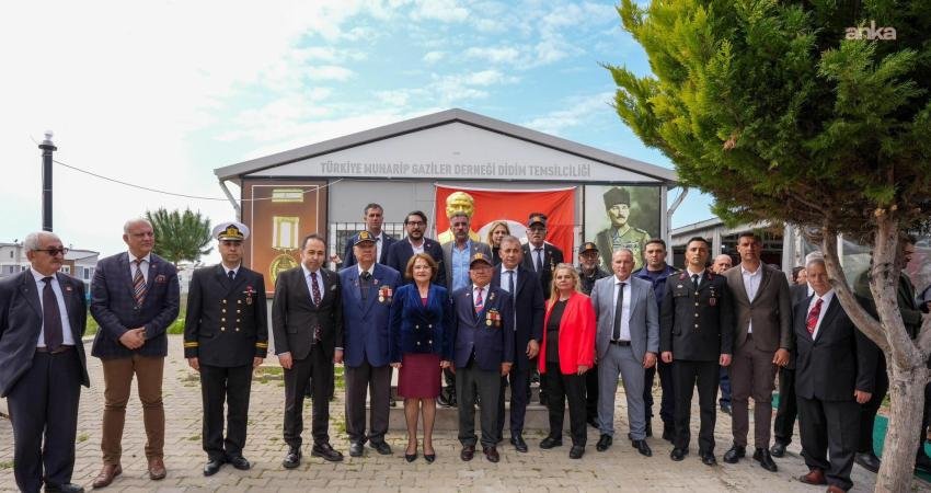 Didim’de bayramlaşma programı yoğun katılımla gerçekleştirildi Didim’de Ramazan Bayramı dolayısıyla düzenlenen protokol bayramlaşma programı, Kaymakamlık binasında