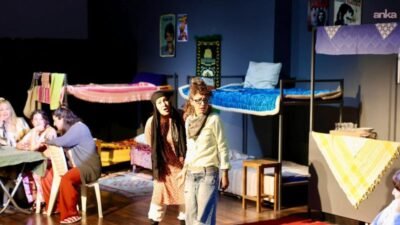 Didim’de “Kadın Kadına Özgürlük” oyununa yoğun ilgi Didim Belediyesi Tiyatro Topluluğu, 27 Mart Dünya Tiyatro Günü kapsamında