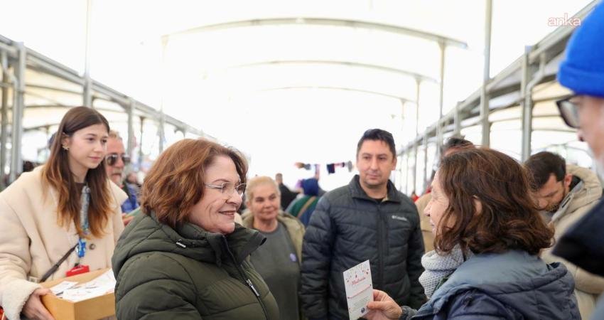 Didim Belediyesi tarafından hazırlanan marteniçka bileklikler, Cumartesi Pazarı’nda vatandaşlara dağıtıldı.