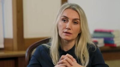 Dilek Kaya İmamoğlu: “Bu mücadele 86 milyonun mücadelesi, Mustafa Kemal Atatürk’ün kurup bizlere emanet ettiği bir ülkenin mücadelesi, Cumhuriyet mücadelesi veriyoruz biz” CHP’nin tutuklu cumhurbaşkanı adayı Ekrem İmamoğlu’nun eşi Dilek Kaya İmamoğlu,