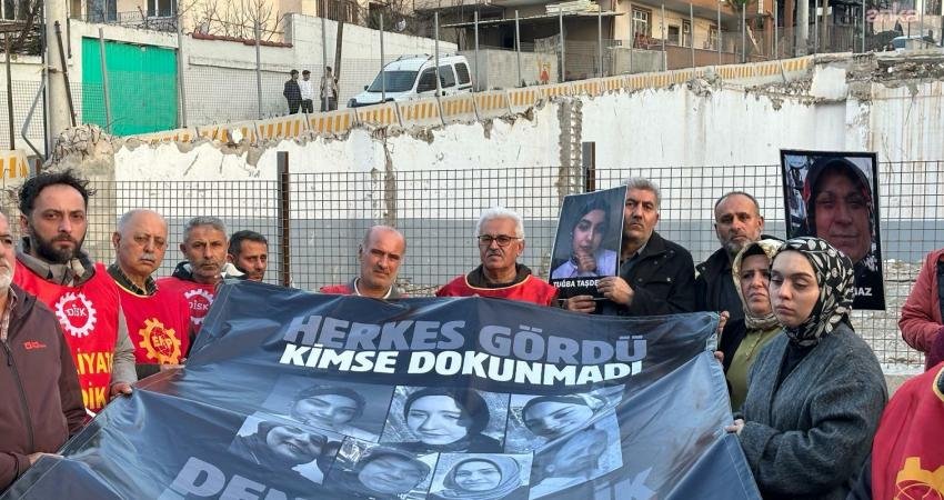 “Dilovası Faciası Davası” duruşması için 1,5 saat uzaktaki cezaevi salonu seçildi, aileler tepkili Kocaeli Dilovası’nda bir kozmetik fabrikada yaşanan ve 3’ü çocuk 7 işçinin hayatını kaybettiği yangına