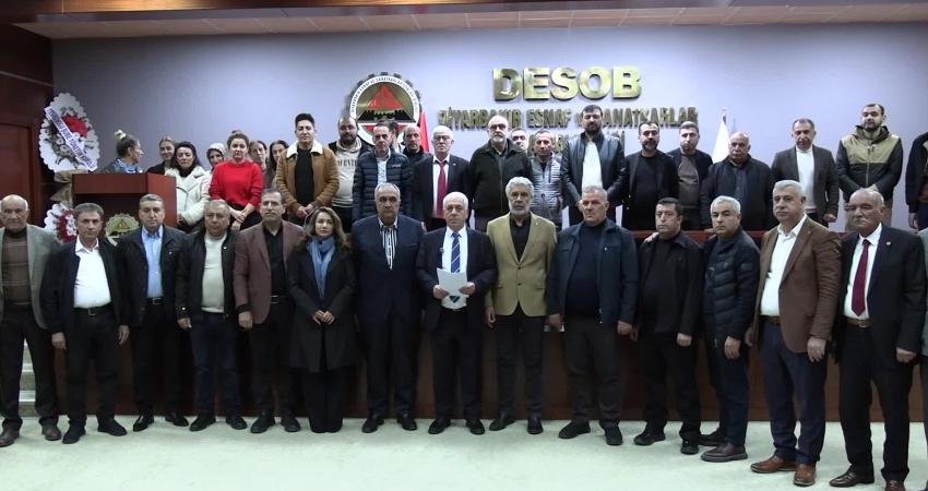 Diyarbakır esnaf odalarından “Geleneksel Ramazan Fuarı”na tepki: İl dışından gelen firmalara “fuar” adı altında fiili satış izni verilmesi, yerel esnafımıza haksızlıktır Diyarbakır Esnaf ve Sanatkarlar Odaları Birliği’ne (DESOB) bağlı oda başkanları,