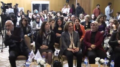 Diyarbakır’da düzenlenen “Kadınlar Barışı Konuşuyor” programında kadınların barış süreçlerindeki rolü