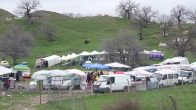 Diyarbakır’da Serhivde Şenlikleri dengbejlerin sesiyle başladı Diyarbakır’da, baharın uyanışını, doğanın yeniden dirilişini ve bereketin çoğalmasını simgeleyen