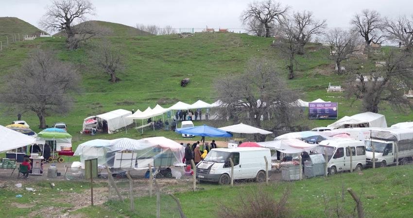 Diyarbakır’da Serhivde Şenlikleri dengbejlerin sesiyle başladı Diyarbakır’da, baharın uyanışını, doğanın yeniden dirilişini ve bereketin çoğalmasını simgeleyen