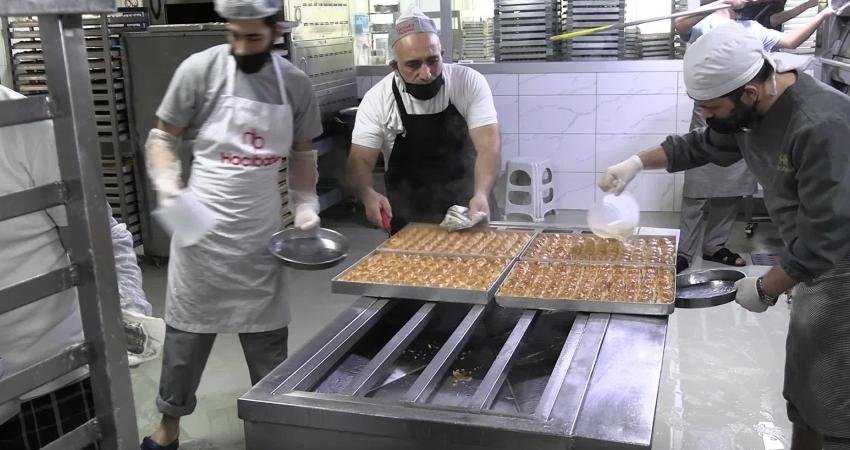 Diyarbakır’da Ramazan Bayramı öncesi tatlı üreticilerinde yoğunluk arttı. Coğrafi işaret