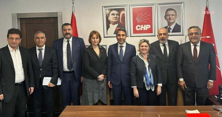 Diyarbakır’ın iş dünyası temsilcilerinden CHP, DEM Parti ve AK Parti’ye ziyaret Diyarbakır’daki iş dünyası temsilcileri, kentin ekonomik sorunlarını ve çözüm önerilerini