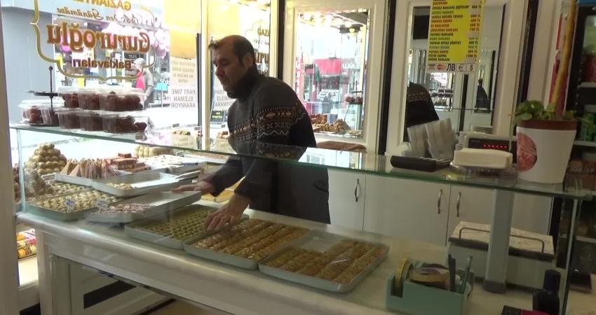 Edirne’de baklavacı Halil Özer, Ramazan Bayramı öncesi satışların düşüklüğünden yakındı.