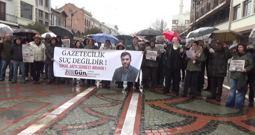 Edirne'de çalışan gazeteciler BirGün gazetesi muhabiri İsmail Arı’nın tutuklanmasını protesto