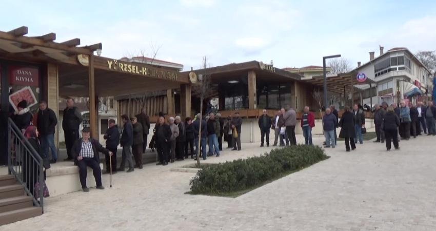 Edirne'de yurttaşlar Ramazan Bayramı öncesi, Edirne Belediyesi Halk Kasap’tan uygun