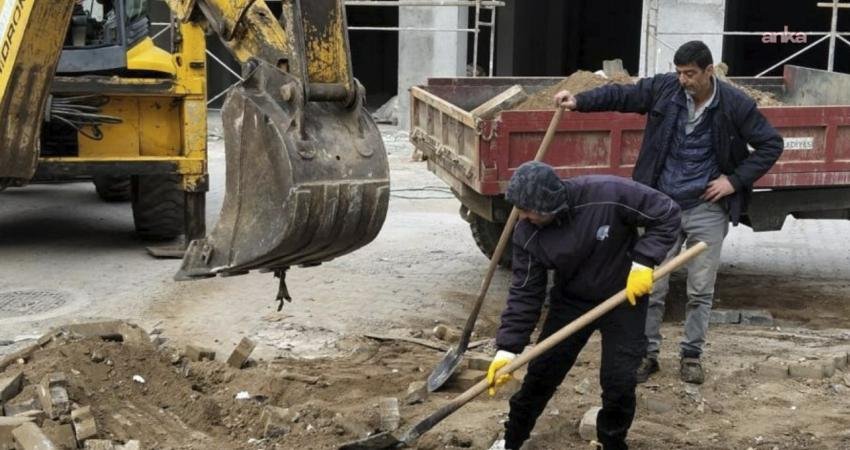 Edremit Belediyesi, ilçe genelinde altyapı çalışmaları nedeniyle bozulan yollarda tamirat