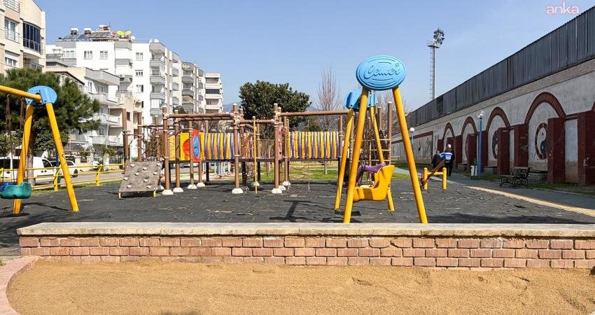 Efeler Belediyesi, çocuklara daha güvenli ve hijyenik oyun alanları sunuyor Efeler Belediyesi Park ve Bahçeler Müdürlüğü ekipleri, ilçedeki çocuk oyun