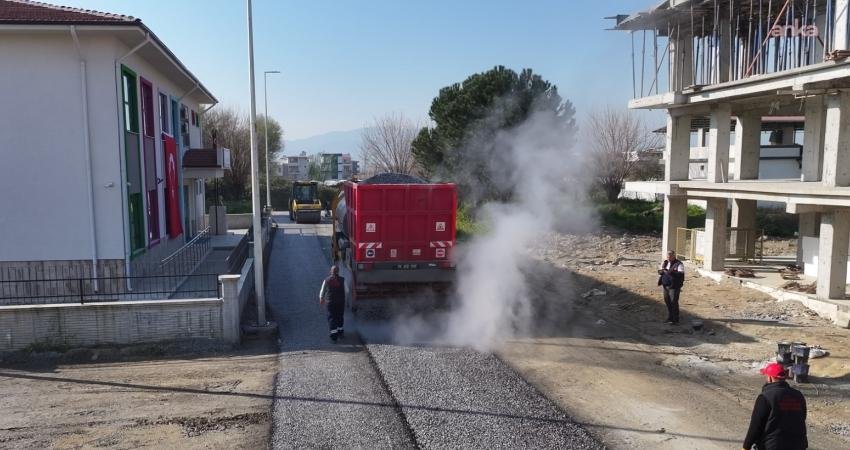 Efeler Belediyesi’nden Umurlu Mahallesi’nde asfalt çalışması Efeler Belediyesi Fen İşleri Müdürlüğü ekipleri, Umurlu Mahallesi’nde yıllardır çözüm
