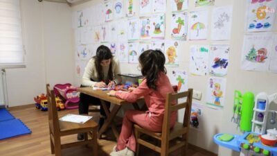 Efeler Belediyesi'ne bağlı Kadın-Aile-Çocuk Psikososyal Destek Merkezleri, ücretsiz olarak hizmet