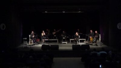 Bornova Belediyesi’nin düzenlediği “Mübadele Türküleri” konserinde Grup Avaz, Ege’nin iki