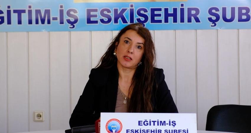 Eğitim İş Eskişehir Şube Başkanı Fadime Arslan, Karaman'daki bir okulda