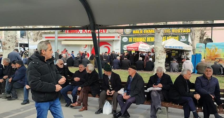 Elazığ Halk Ekmek büfelerinde normalde 10 lira olan ekmek, ramazan ayı boyunca