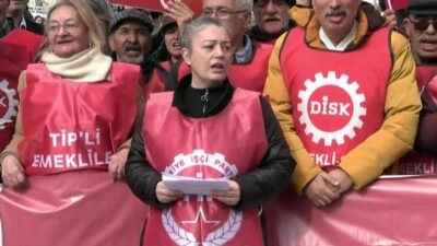 Emekli örgütleri, İstanbul'un en çok bilinen meydanlarından Eminönü Meydanı'ndan iktidara