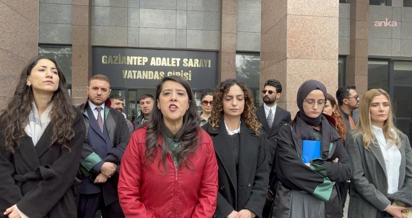 EMEP’li Karaca’dan ‘patron tacizi’ davasının ertelenmesine tepki: “Davayı gözlerden kaçırmaya, bu süreci uzatmaya çalışmayın” Gaziantep’te Aslansoy tekstil fabrikasında çalışan kadın işçinin, patronu Ahmet Aslansoy