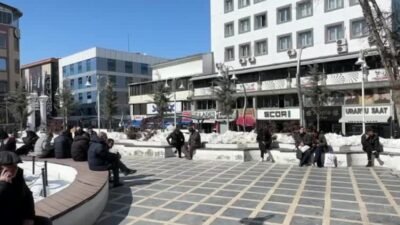 Van'da bazı yurttaşlar, Türkiye İstatistik Kurumu'nun (TÜİK) açıkladığı Şubat Ayı