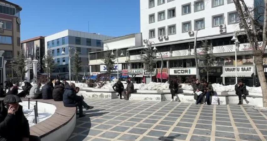 Enflasyon rakamları açıklandı… Van’da TÜİK’in rakamlarına eleştiri: Gerçeği yansıtmıyor Van'da bazı yurttaşlar, Türkiye İstatistik Kurumu'nun (TÜİK) açıkladığı Şubat Ayı