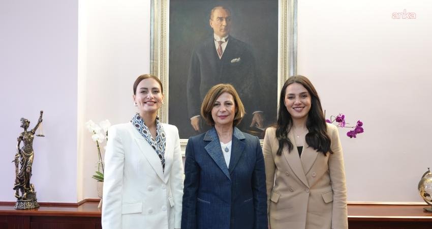 Eskişehir Büyükşehir Belediye Başkanı Ünlüce, Bucak ve Korkuteli Belediye Başkanları’nı ağırladı Eskişehir Büyükşehir Belediye Başkanı Ayşe Ünlüce, Bucak Belediye Başkanı Hülya Gümüş