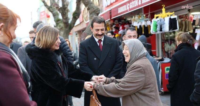 Eskişehir Büyükşehir Belediye Başkanı Ünlüce, Hamamyolu Caddesi’nde vatandaşları dinledi Eskişehir Büyükşehir Belediye (EBB) Başkanı Ayşe Ünlüce, kente gelen CHP