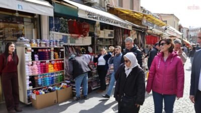 Eskişehir Büyükşehir Belediye (EBB) Başkanı Ayşe Ünlüce, kent merkezinde esnaf