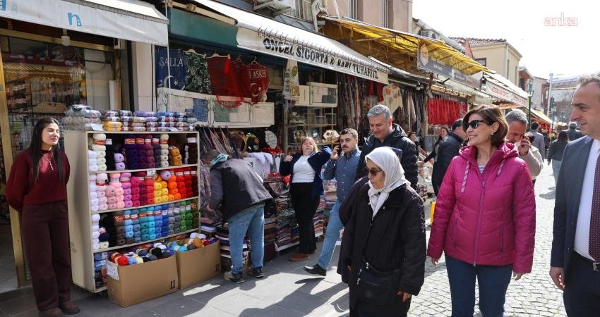 Eskişehir Büyükşehir Belediye Başkanı Ünlüce’den bayram öncesi kent merkezine ziyaret Eskişehir Büyükşehir Belediye (EBB) Başkanı Ayşe Ünlüce, kent merkezinde esnaf