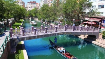 Eskişehir Büyükşehir Belediyesi (EBB), Ramazan Bayramı dolayısıyla kent genelinde hizmet