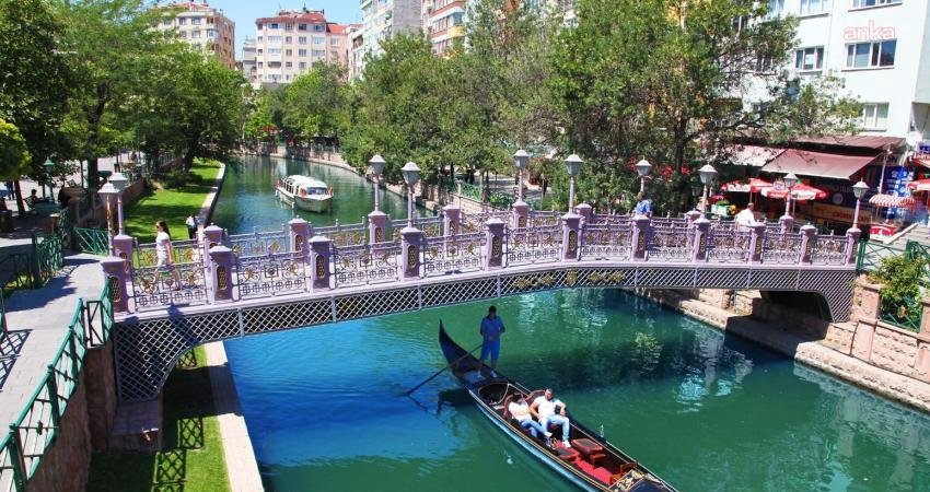 Eskişehir Büyükşehir Belediyesi (EBB), Ramazan Bayramı dolayısıyla kent genelinde hizmet