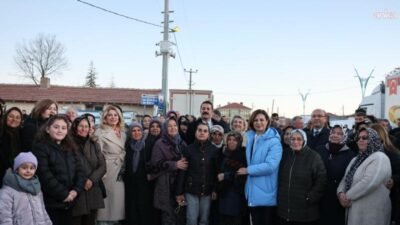 Eskişehir Büyükşehir Belediyesi'nin (EBB) Han ilçesinde kurduğu iftar sofrasında vatandaşlar