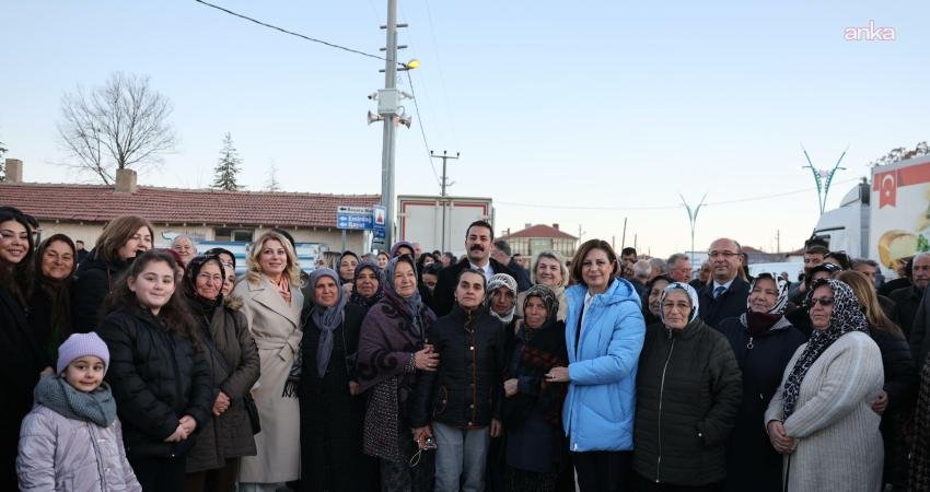 Eskişehir Büyükşehir Belediyesi'nin (EBB) Han ilçesinde kurduğu iftar sofrasında vatandaşlar
