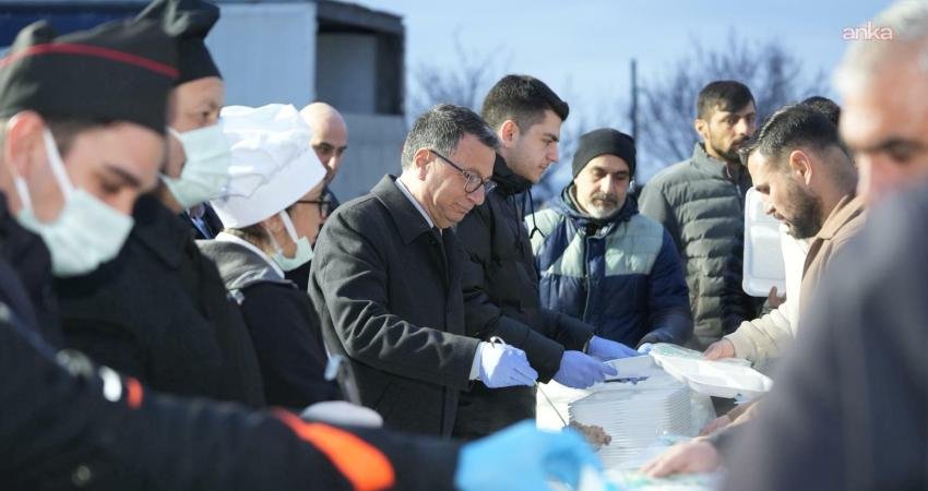 Eskişehir Büyükşehir Belediyesi (EBB) tarafından Günyüzü’nde düzenlenen iftar programı yoğun