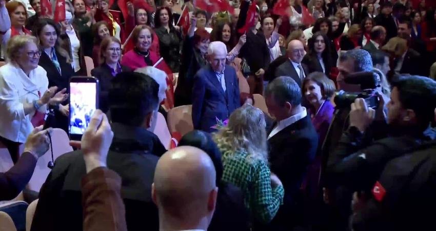 CHP Kadın Kolları Başkanı Kaya: “Tam bir toplumsal cinsiyet eşitliğinin tesisi güçlü demokrasinin temelidir” CHP Kadın Kolları Başkanı Asu Kaya, "Kadın kimliğinin insan kimliği