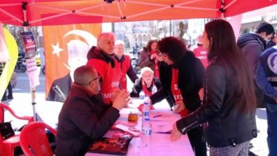 Emeklilere verilen bayram ikramiyesinin asgari ücret seviyesine çıkarılması amacıyla başlattıkları