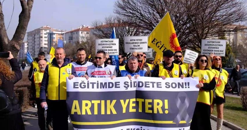  İstanbul’da öğretmen Fatma Nur Çelik’in hayatını kaybettiği bıçaklı saldırıya tepki