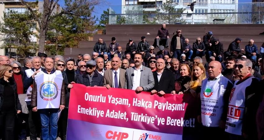 Eskişehirli emekli: “İftar çadırından sefer tasıyla eve yemek götürüyorum” CHP Eskişehir İl Örgütü ve emeklilerin temsilcileri, yaşam koşullarının iyileştirilmesi
