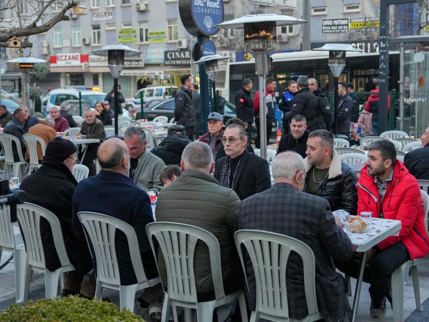 Ahi-Kent Lokantası’nda düzenlenen iftar programı, Ramazan ayının birlik ve beraberlik