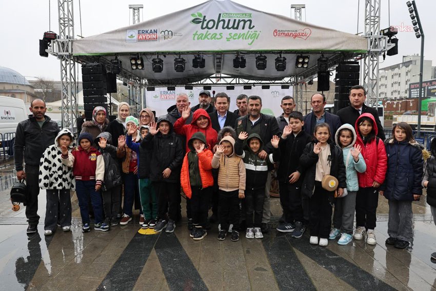 Osmangazi Belediyesi’nden 40 bin tohumla geleceğe yatırım Osmangazi Belediyesi’nin Gazi Tarım iş birliğiyle düzenlediği Tohum Takas Şenliği’nde