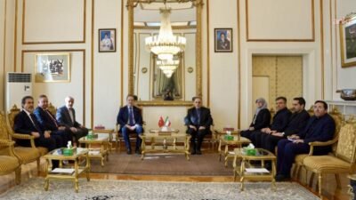 Fatih Erbakan’dan İran’ın Ankara Büyükelçisi Zadeh’e ziyaret Yeniden Refah Partisi Genel Başkanı Fatih Erbakan, İran İslam Cumhuriyeti Ankara