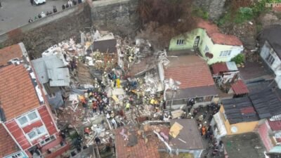 İstanbul'un Fatih ilçesi Ayvansaray Mahallesi Ebe Sokak'ta bulunan, bitişik yapıda