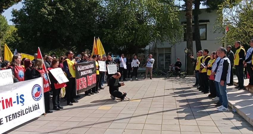 Eğitim sendikaları saldırıyı Ortaca’da protesto etti İstanbul Çekmeköy’de öğretmen Fatma Nur Çelik’in görevi başında öldürülmesi, Muğla'nın
